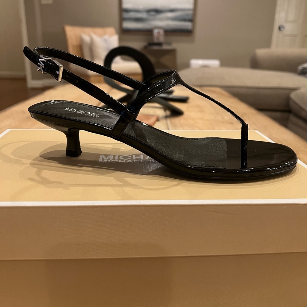 Michael Kors Tasha T strap Sandal